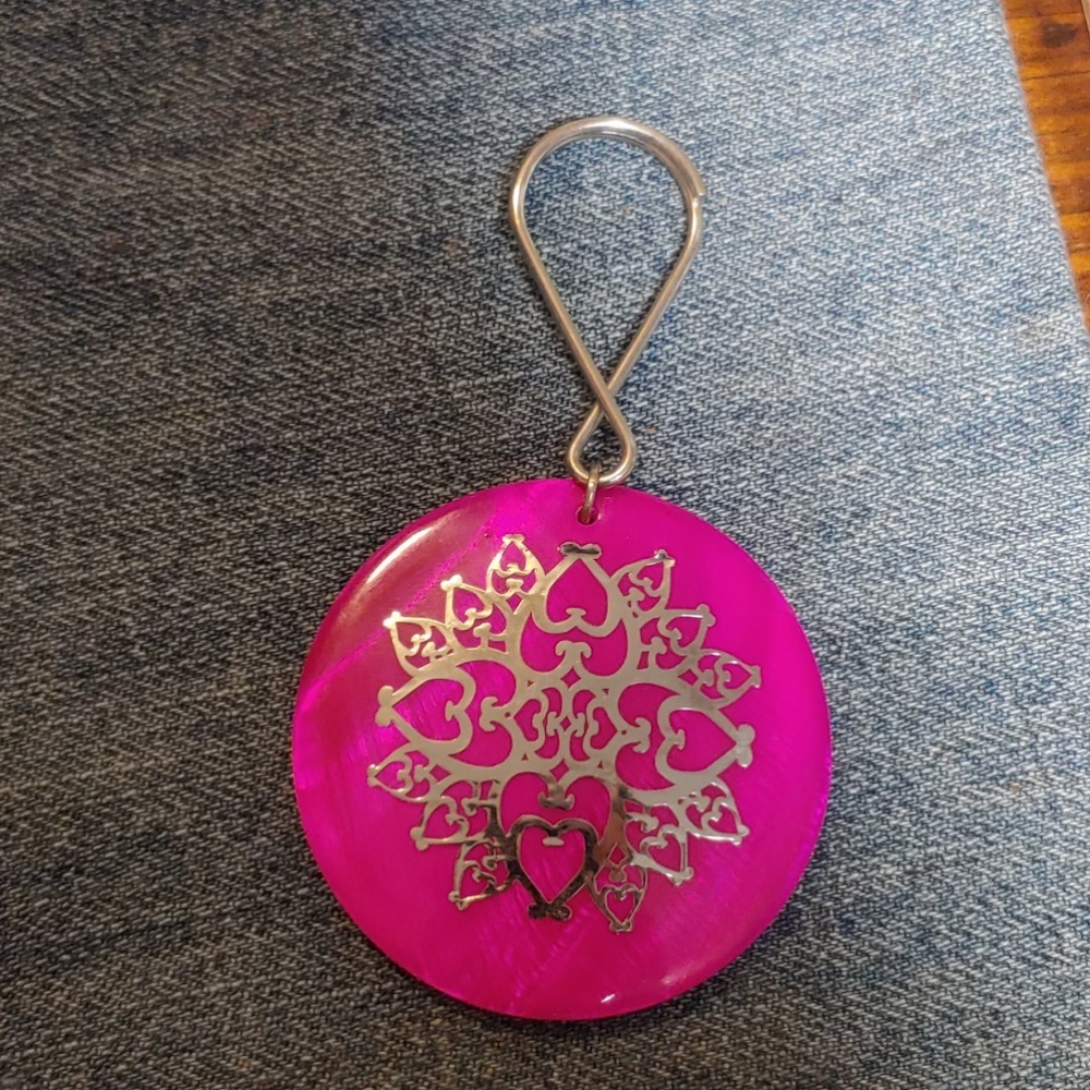 Silver Accented Shell Keychains. - Picture 4 of 7